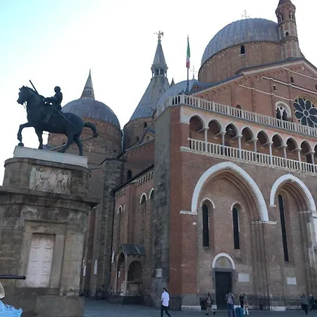 Via Del Santo Padova